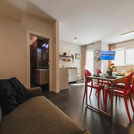 Lella Loft - Near The Center & Station Apartment Bari